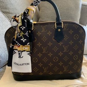 AUTHENTIC Louis Vuitton Alma Pm handbag 💕
